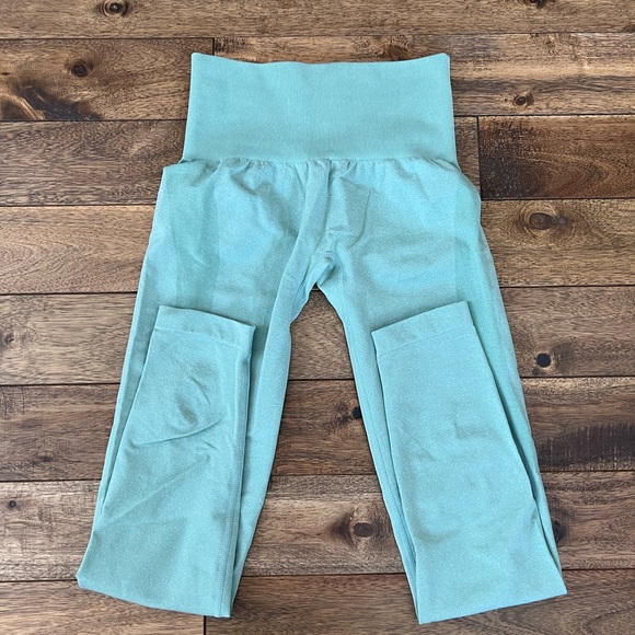 NVGTN Contour Leggings in Sage Green - size XS - Picture 2 of 7